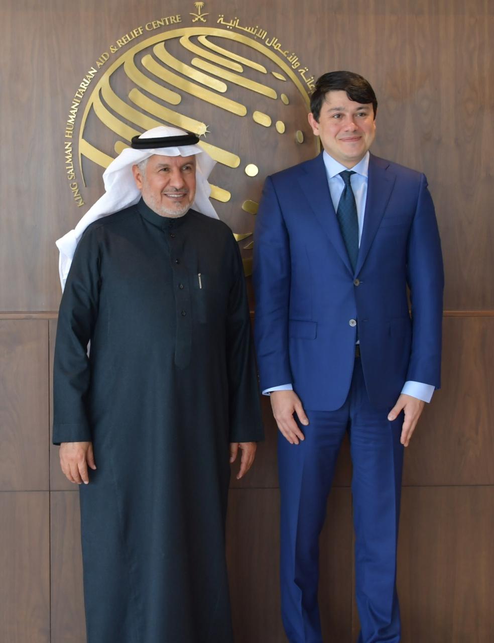 الدكتور الربيعة يلتقي رئيس اللجنة العليا الحكومية للعمل مع الجاليات عضو مجلس الوزراء بجمهورية أذربيجان  