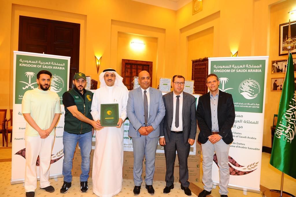 مركز الملك سلمان للإغاثة يسلّم 50 طنًا من التمور هدية المملكة لجمهورية تونس