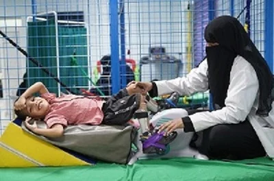 محمد يتحدى الصعاب.. والأمل يزهر في خطواته الأولى